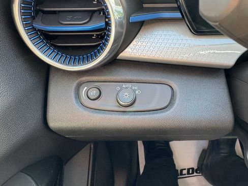 New 2025 Chevrolet Trax LT w/ LT Convenience Package image 32