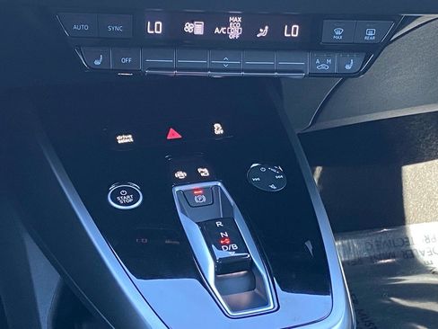 Used 2025 Audi Q4 e-tron Premium w/ Convenience Package image 10