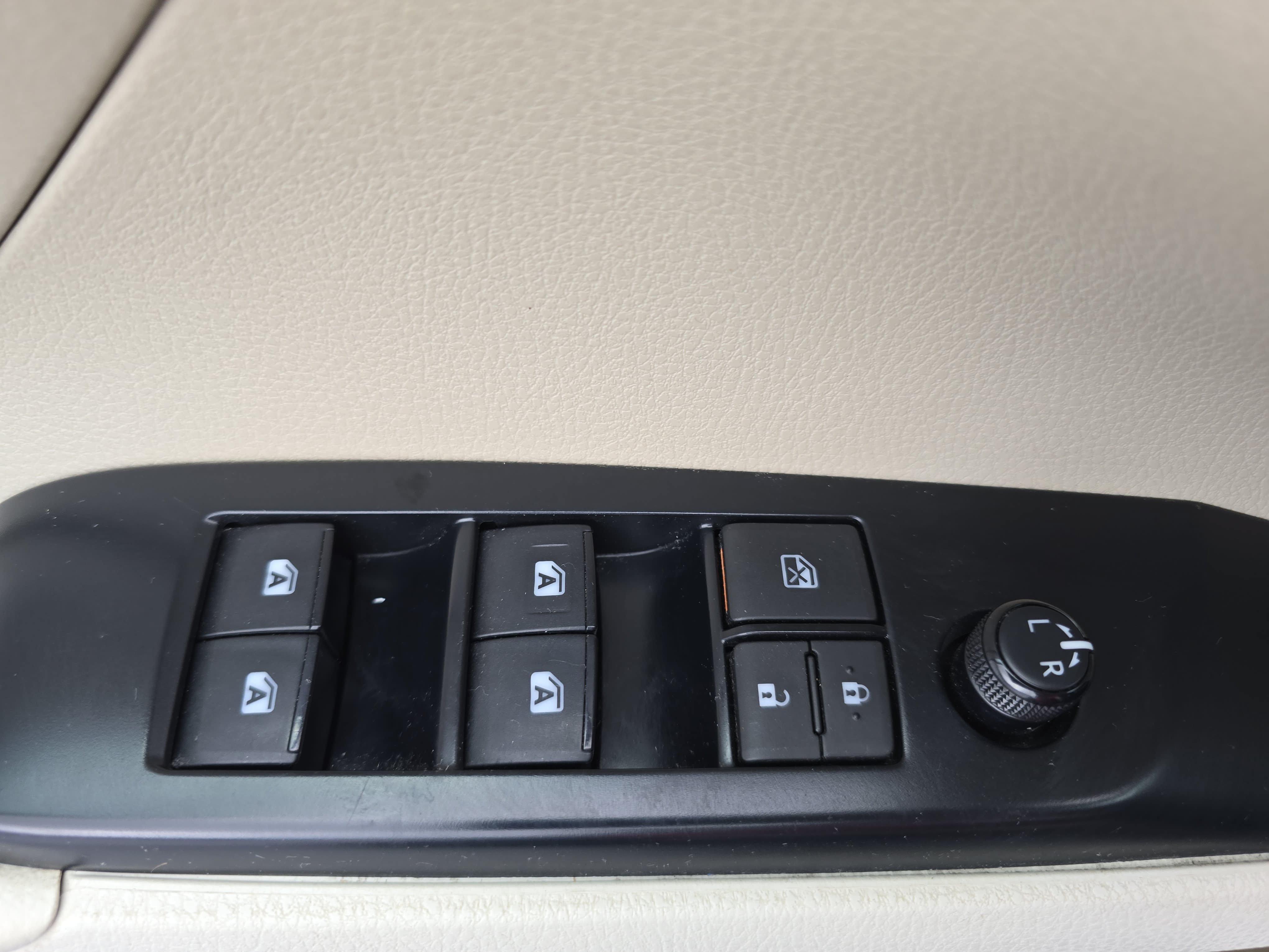 Used 2019 Toyota Camry LE FWD image 26