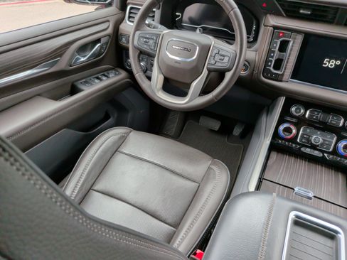 Used 2023 GMC Yukon Denali w/ Advanced Technology Package image 34