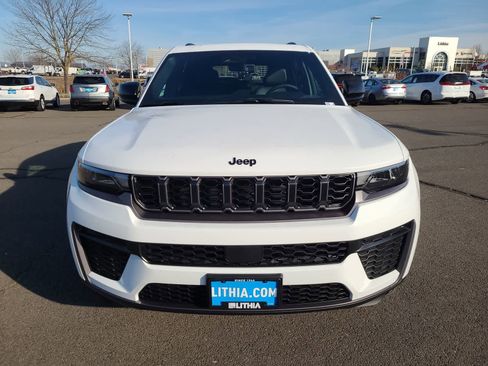 New 2026 Jeep Grand Cherokee Altitude image 14