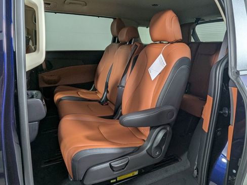 New 2026 Kia Carnival EX FWD image 23
