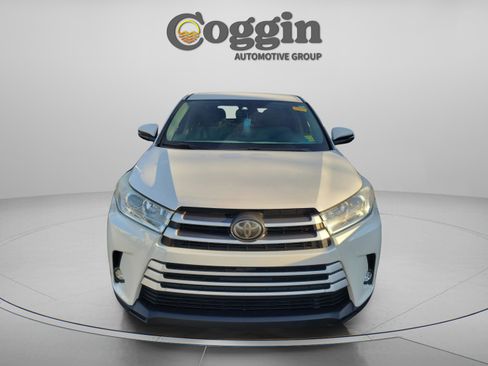 Used 2018 Toyota Highlander LE image 6