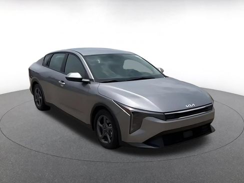 Used 2025 Kia K4 FWD image 3