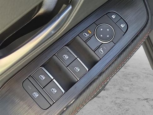 New 2026 Nissan Kicks SR w/ Cold Weather Package image 9