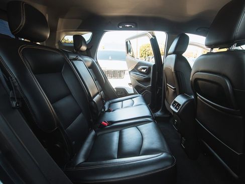 Used 2020 GMC Terrain SLT image 18