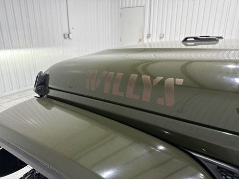 Used 2022 Jeep Gladiator Willys image 33