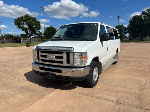 Used 2014 Ford E-350 and Econoline 350 XLT RWD image 3