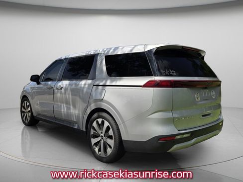 Used 2022 Kia Carnival LX FWD image 6