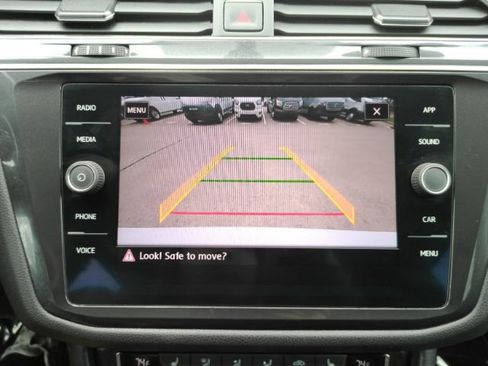 Used 2018 Volkswagen Tiguan SE w/ Panoramic Sunroof Package FWD image 8