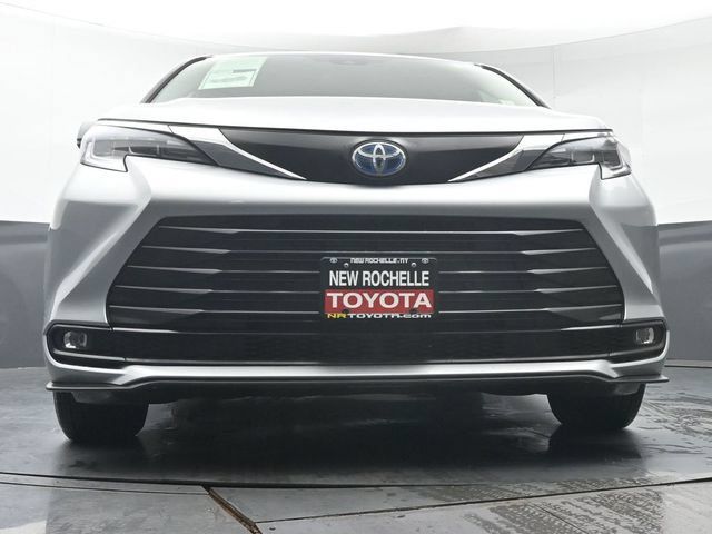 Used 2025 Toyota Sienna XLE FWD image 41