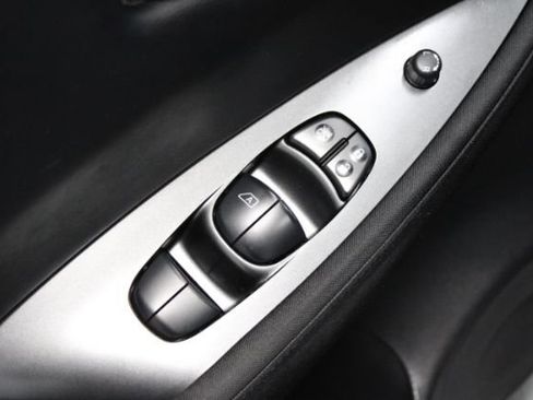 Used 2019 Nissan Leaf FWD image 11