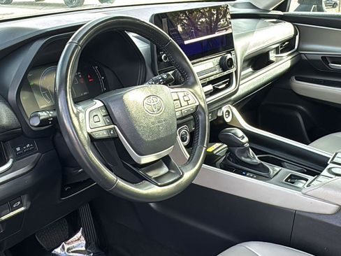 Used 2024 Toyota Grand Highlander XLE image 23