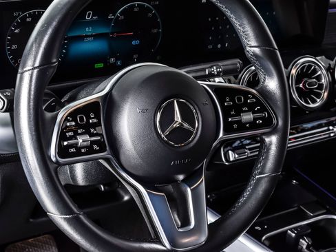 Used 2023 Mercedes-Benz EQB 300 4MATIC image 18