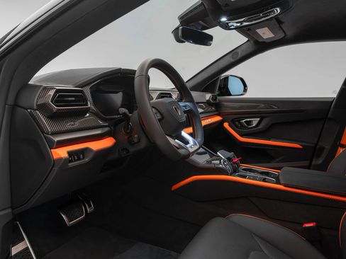 Used 2026 Lamborghini Urus SE AWD/4WD image 18