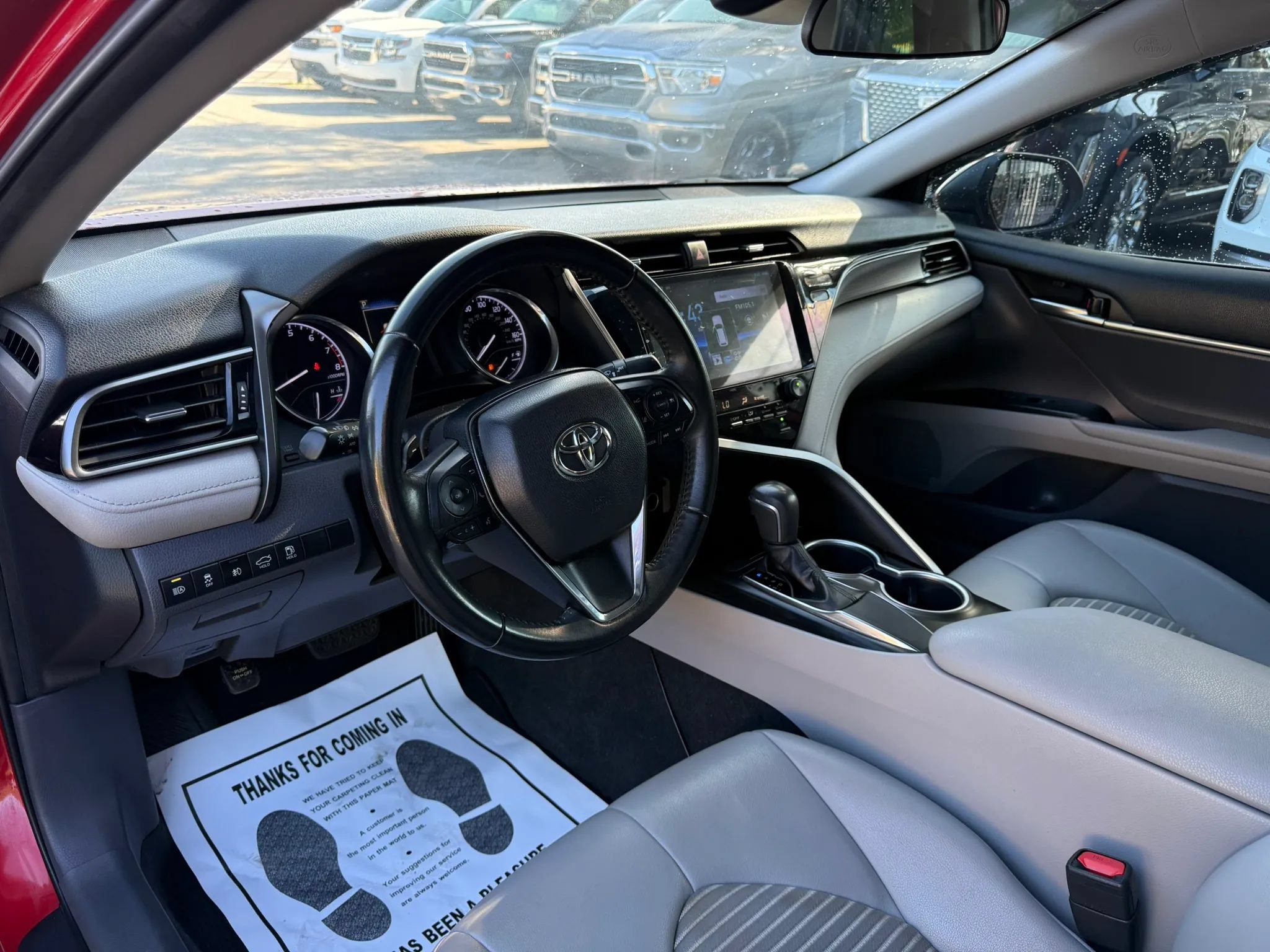 Used 2019 Toyota Camry SE FWD image 11
