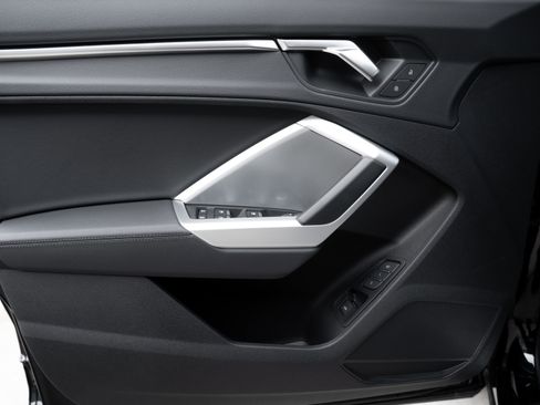 Certified 2025 Audi Q3 2.0T Premium w/ Convenience Package image 18