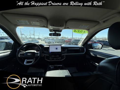 Used 2024 Ford Expedition XLT image 18