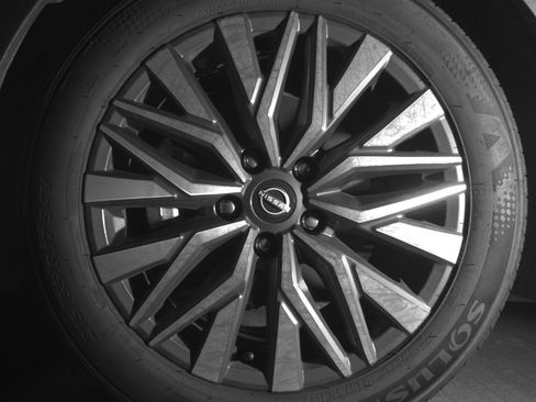 Used 2025 Nissan Altima 2.5 SV FWD image 12