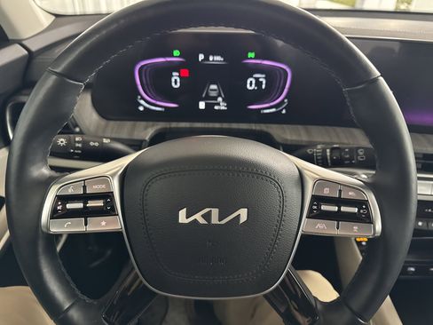 Used 2023 Kia Telluride EX w/ EX Captain's Chair Package image 20