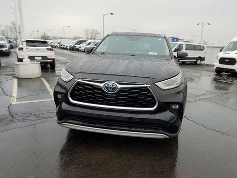 Used 2021 Toyota Highlander Platinum image 3