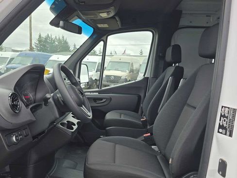 Used 2024 Mercedes-Benz Sprinter 4500 image 23