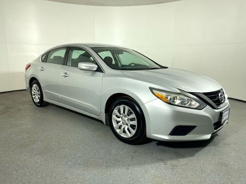 Used 2016 Nissan Altima 2.5 S w/ Power Driver Seat Package image 3
