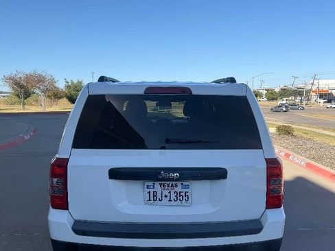 Used 2014 Jeep Patriot Sport image 4