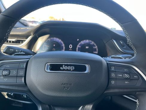 New 2025 Jeep Grand Cherokee Altitude image 19