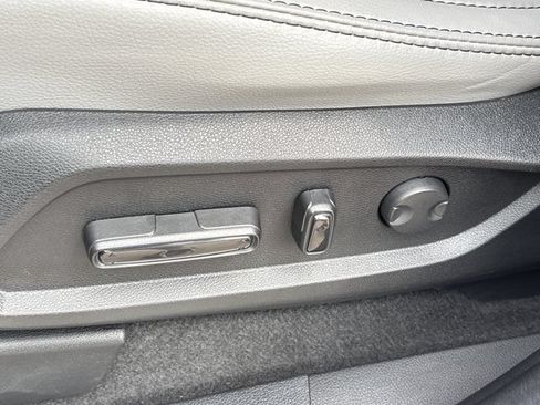 Used 2025 Honda Pilot EX-L image 18