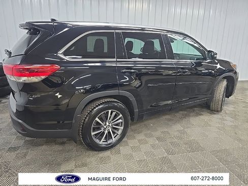 Used 2018 Toyota Highlander XLE image 3