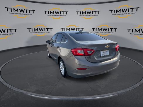 Used 2019 Chevrolet Cruze LT image 7