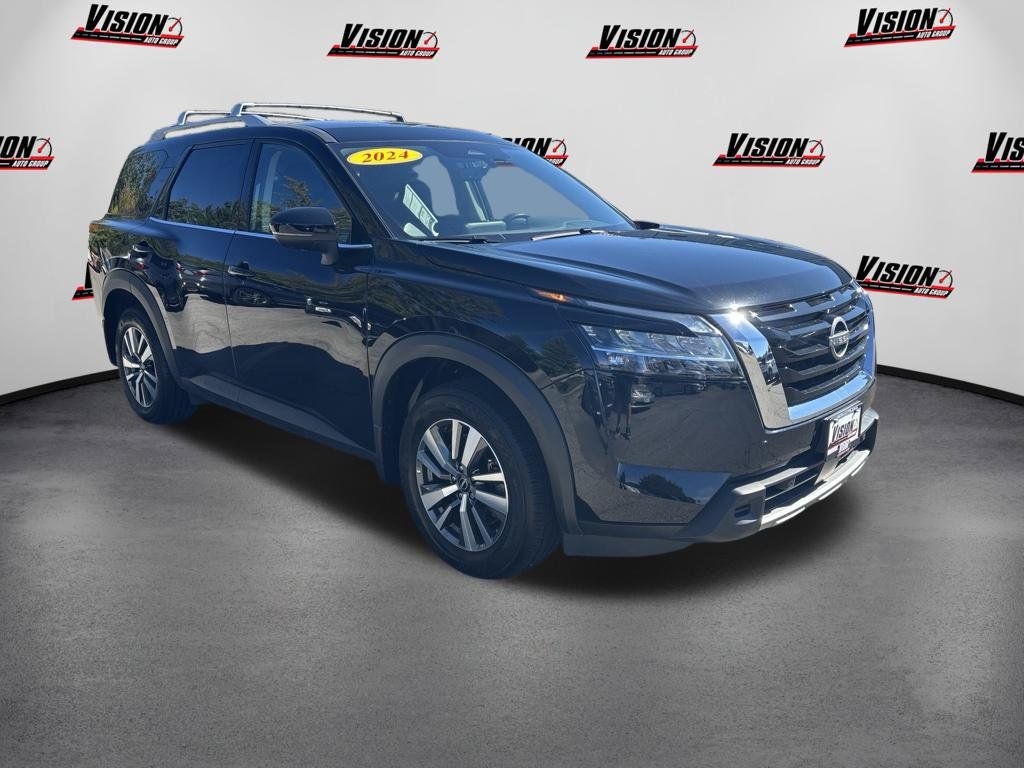 Used 2024 Nissan Pathfinder SL AWD/4WD image 3