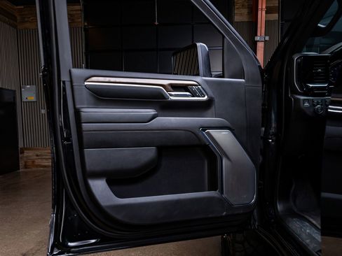 Used 2024 Chevrolet Silverado 3500 High Country w/ High Country Premium Package image 33