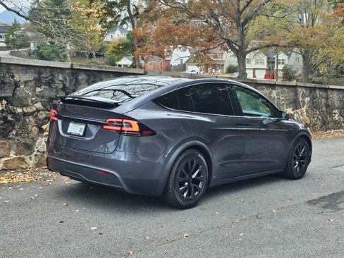 Used 2022 Tesla Model X image 17