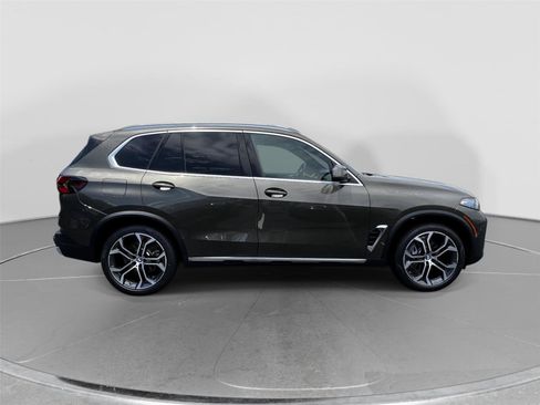 New 2026 BMW X5 xDrive40i w/ Climate Comfort Package AWD/4WD image 4