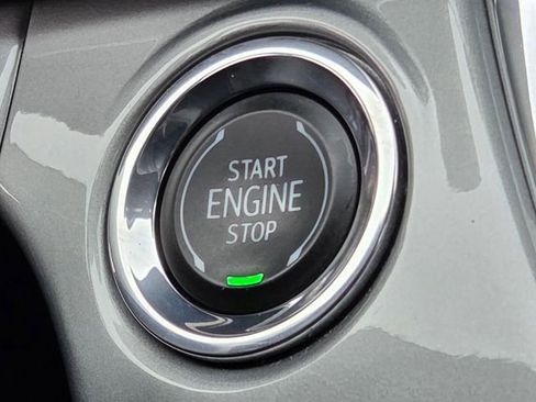 Used 2025 Chevrolet Trax LT FWD image 25