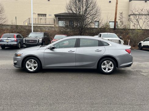 Used 2023 Chevrolet Malibu LT image 2