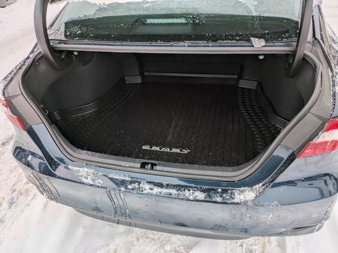 Used 2020 Toyota Camry LE image 17