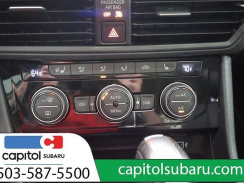Used 2019 Volkswagen Jetta SEL w/ Cold Weather Package FWD image 20