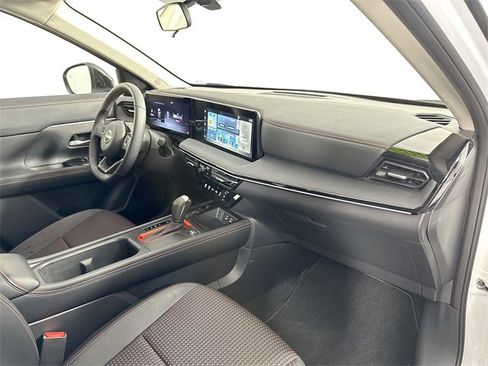 Used 2025 Nissan Kicks SR image 28