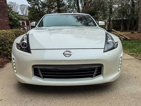 Used 2020 Nissan 370Z Coupe image 11
