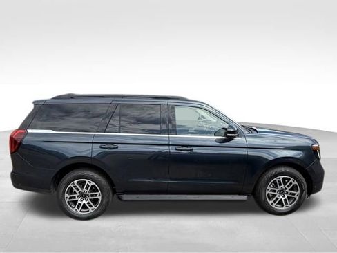 Used 2025 Ford Expedition Active AWD/4WD image 5