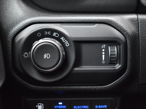 Used 2023 Jeep Wrangler Unlimited Sahara image 24