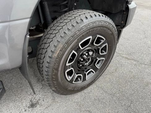 Used 2021 Ford F250 Lariat image 9