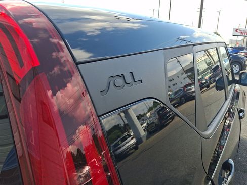 Used 2020 Kia Soul LX FWD image 22