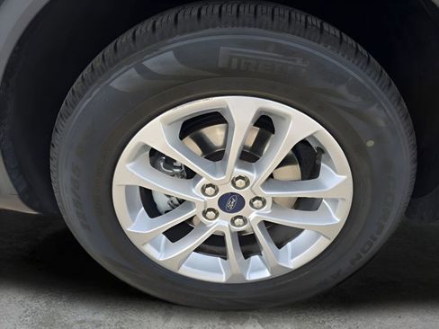 Used 2022 Ford Escape SE w/ Cold Weather Package image 9