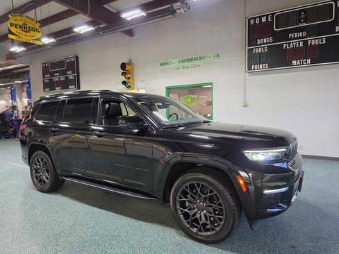 Used 2023 Jeep Grand Cherokee L Summit AWD/4WD image 4