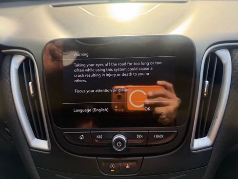 Used 2022 Chevrolet Malibu LT FWD image 18