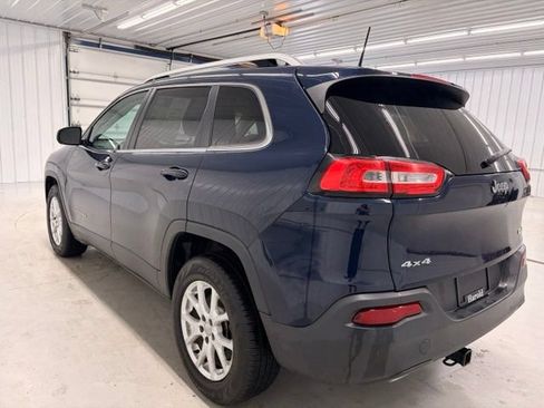 Used 2016 Jeep Cherokee Latitude AWD/4WD image 4